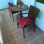 Sunny & Spacious, 2 Bedroom With Free Parking *
