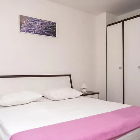 Apartamento Sunny & Spacious, 2 Bedroom With Free Parking *