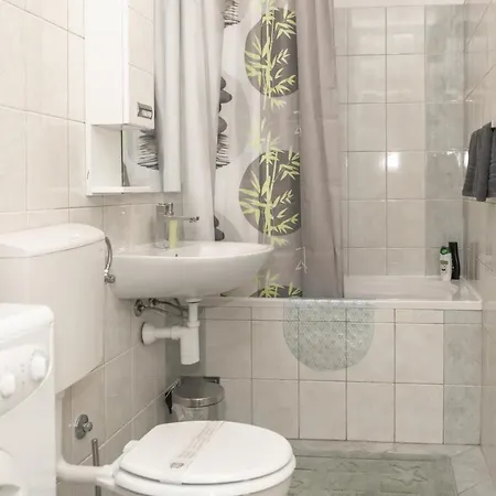 Apartament Sunny & Spacious, 2 Bedroom With Free Parking