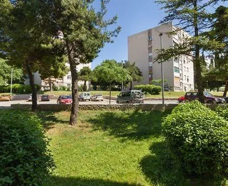 Sunny & Spacious, 2 Bedroom With Free Parking Apartament Split