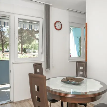 Sunny & Spacious, 2 Bedroom With Free Parking * Сплит