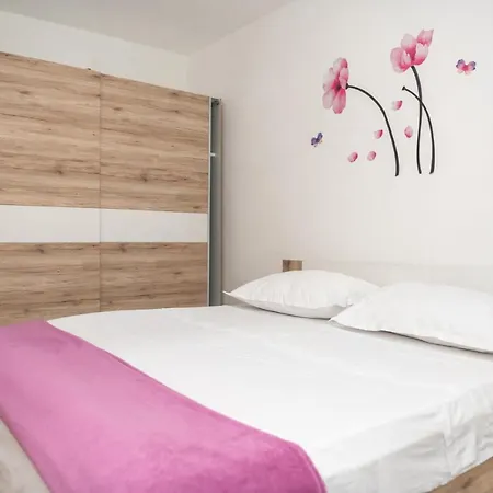 Sunny & Spacious, 2 Bedroom With Free Parking * Сплит
