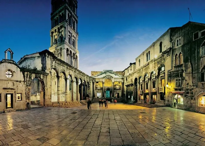 Apartment Sunny & Spacious, 2 Bedroom Apartment With Free Parking