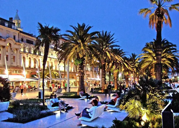 Sunny & Spacious, 2 Bedroom Apartment With Free Parking