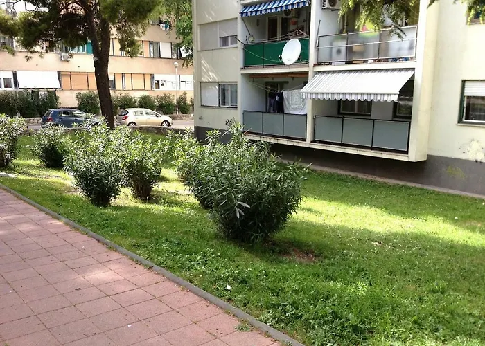 Sunny & Spacious, 2 Bedroom Apartment With Free Parking Split