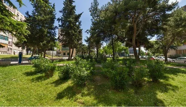 Apartment Sunny & Spacious, 2 Bedroom Apartment With Free Parking